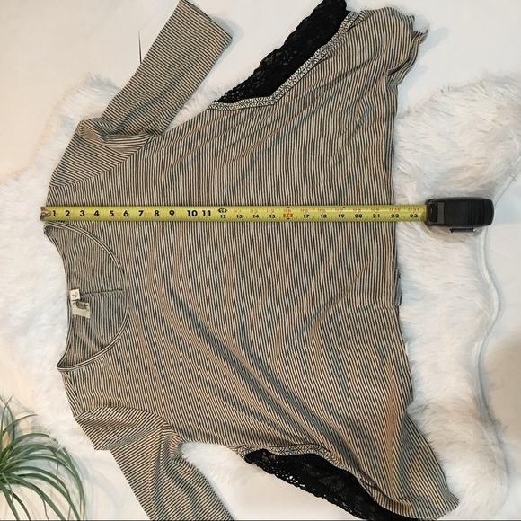 FRANCESCA’S Birdcage tan and black striped top xs - Picture 6 of 8